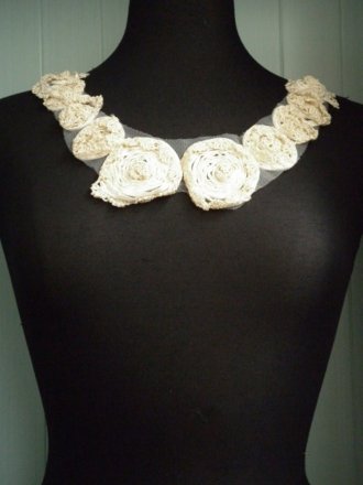 Vanilla Cream Swirl Rose Neck Piece